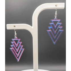 Affirmez votre style avec ces boucles d'oreilles pendantes au design géométrique unique et résolument moderne !