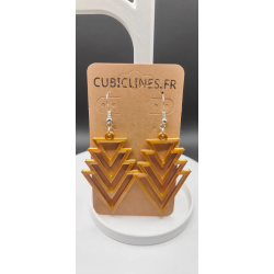 Affirmez votre style avec ces boucles d'oreilles pendantes au design géométrique unique et résolument moderne !