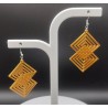 Donnez une touche avant-gardiste à votre style avec nos boucles d'oreilles Matrix. Inspiré des lignes épurées de l'Art Déco et d