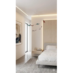 Ajoutez une brise de poésie, de couleur et de sérénité à votre intérieur avec ce mobile décoratif de papillons. Entièrement pens