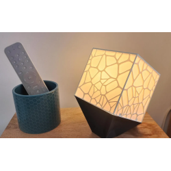 Lampe Cube Voronoi en Impression 3D | Lampe à Poser Design Géométrique, Veilleuse Ambiance Moderne, Luminaire Original pour Salo