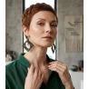 Ajoutez une touche d'audace et de modernité à votre style avec ces boucles d'oreilles pendantes géométriques uniques !