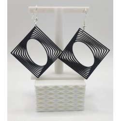 Ajoutez une touche d'audace et de modernité à votre style avec ces boucles d'oreilles pendantes géométriques uniques !
