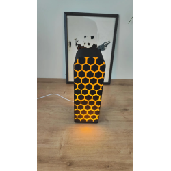 Pourquoi vous allez l'adorer : Design Unique : Un motif de nid d'abeille (honeycomb) élégant qui laisse filtrer une lumière oran